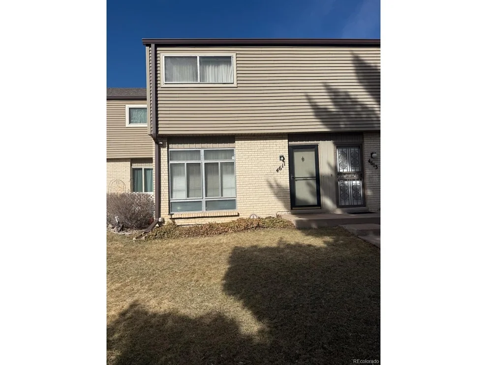 Unit for sale at 4611 W Ponds Cir, Littleton, CO 80123