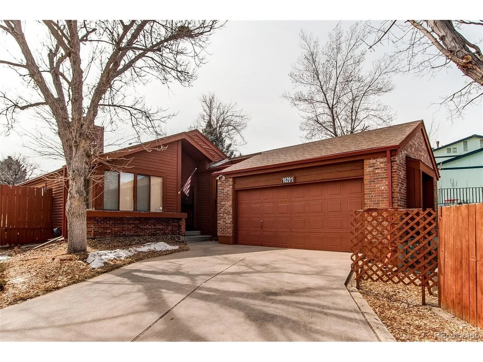 Unit for sale at 16201 E Princeton Cir, Aurora, CO 80013