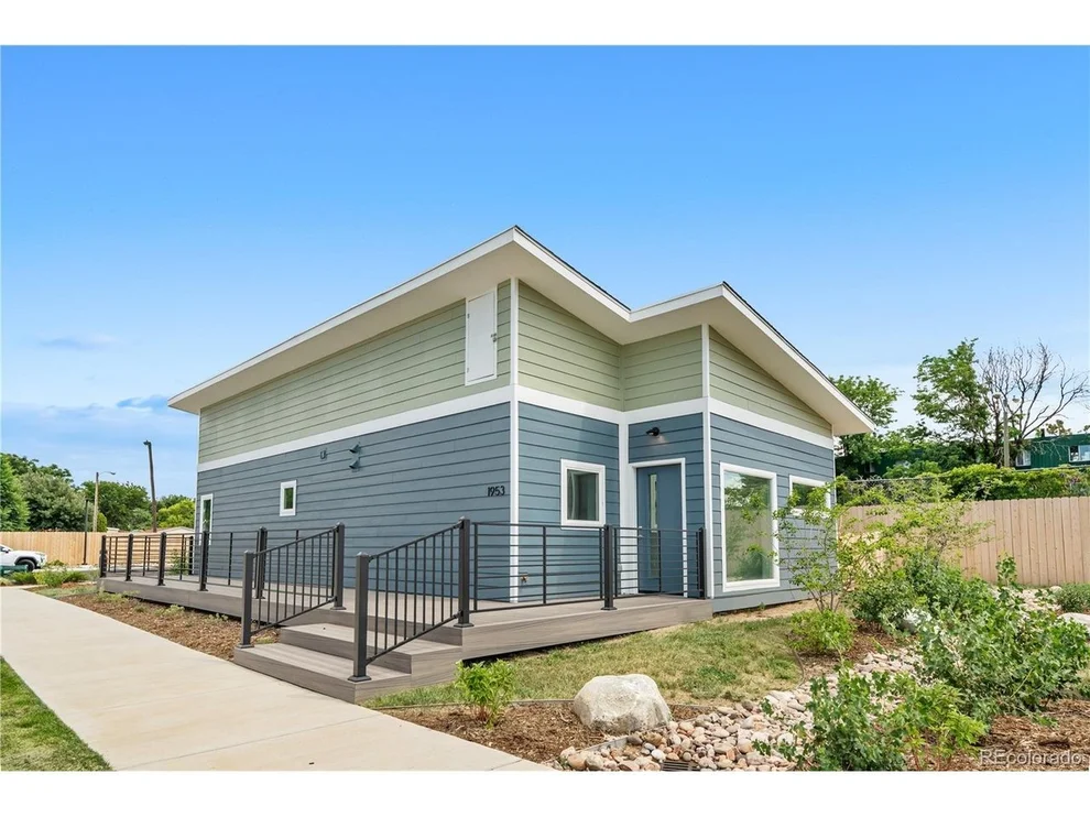 Unit for sale at 1953 Blackhawk St, Aurora, CO 80011