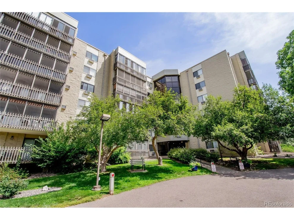Unit for sale at 14390 E Marina Dr, Aurora, CO 80014