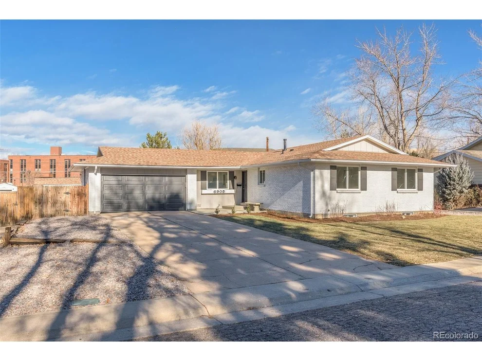 Unit for sale at 6905 S Ulster Cir, Centennial, CO 80112