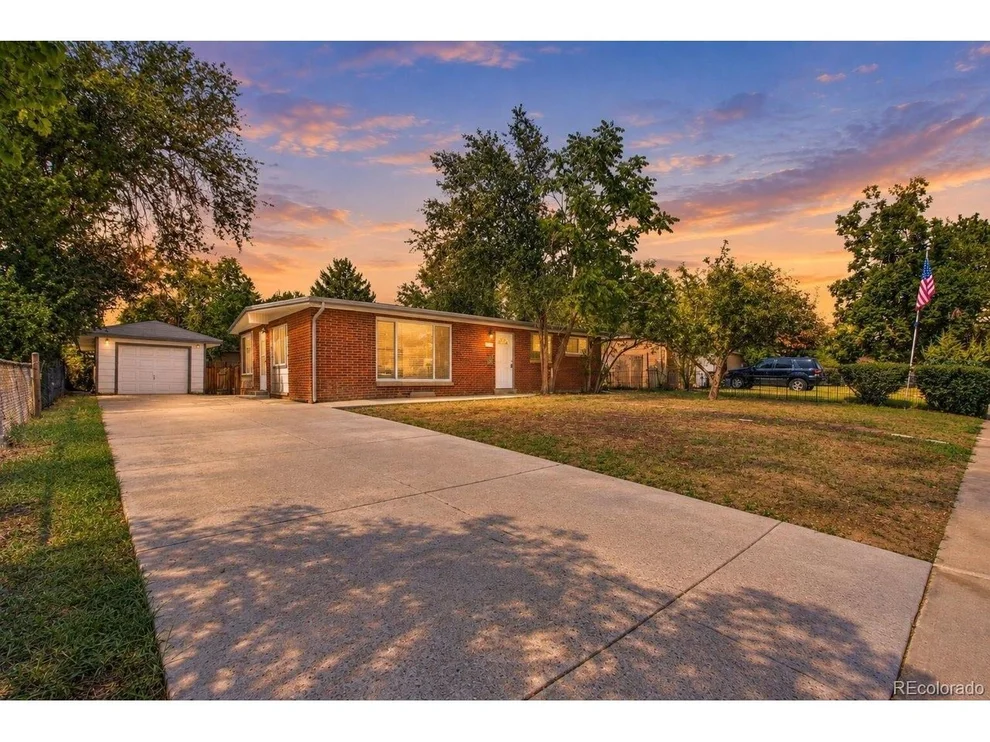 Unit for sale at 1377 S Chase St, Lakewood, CO 80232