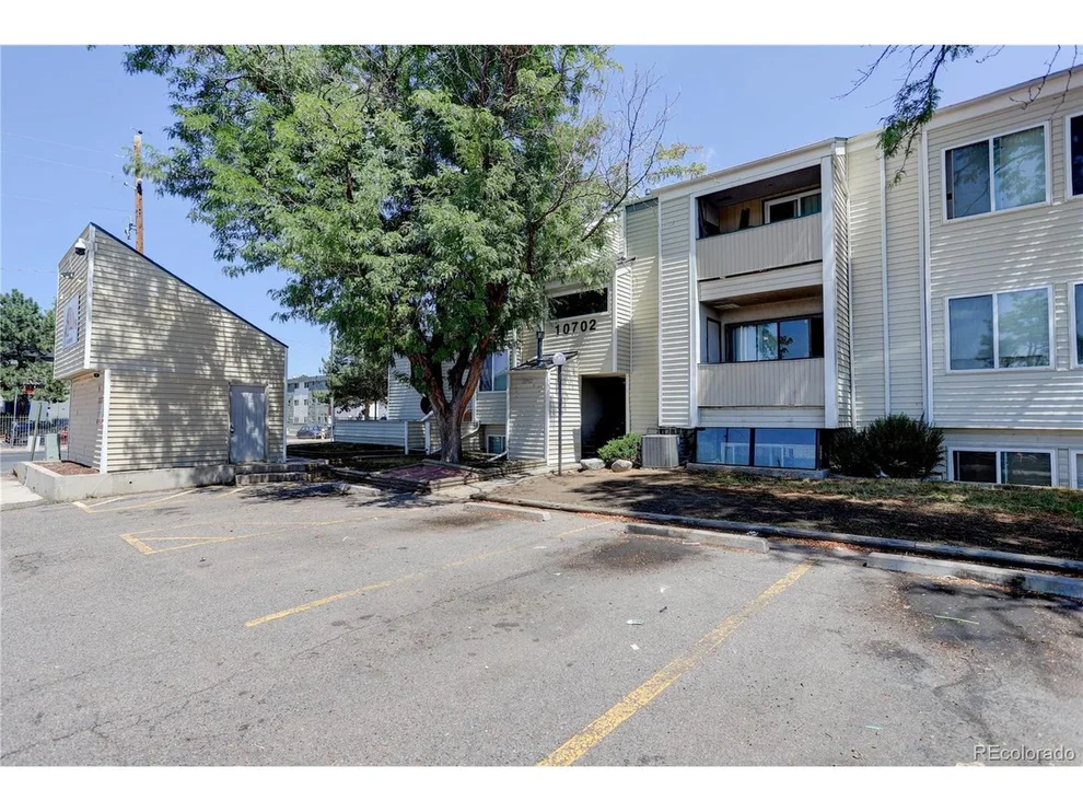 Unit for sale at 10702 E Exposition Ave, Aurora, CO 80012