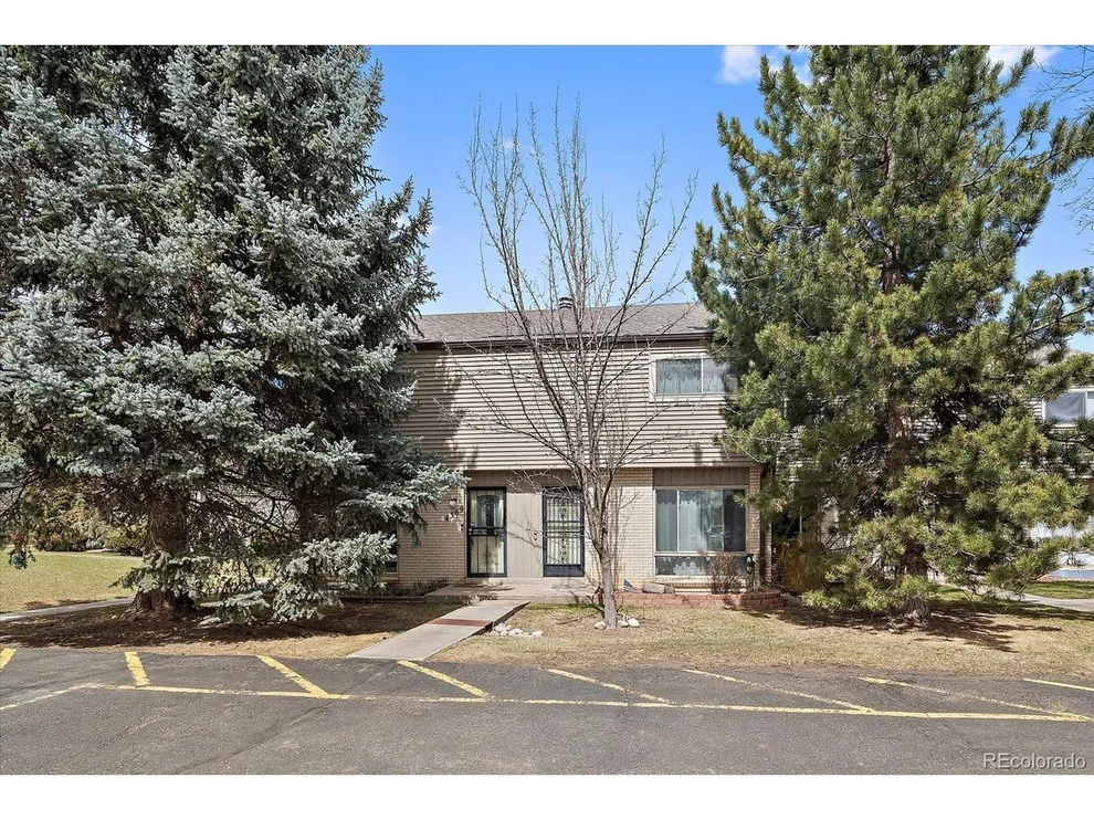 Unit for sale at 4369 W Ponds Cir, Littleton, CO 80123