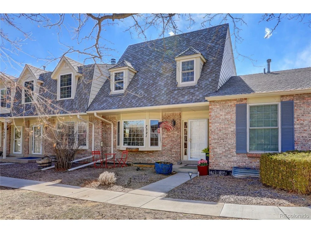 Unit for sale at 7521 S Cove Cir, Centennial, CO 80122