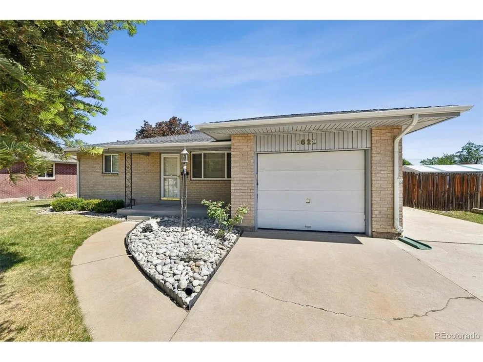 Unit for sale at 1628 S Dudley Ct, Lakewood, CO 80232