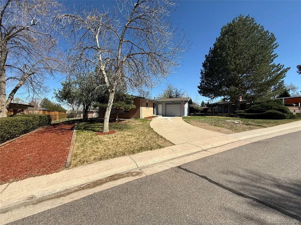 Unit for sale at 5674 W Chestnut Ave, Littleton, CO 80128