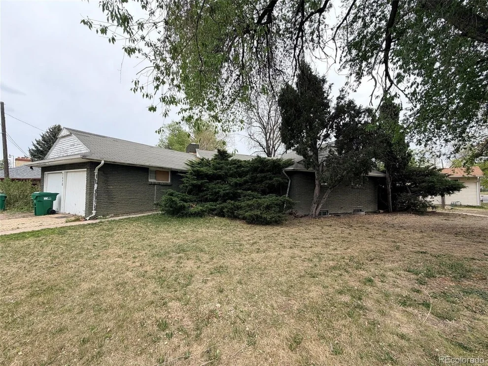 Unit for sale at 7570 Pikeview Ct, Lakewood, CO 80214
