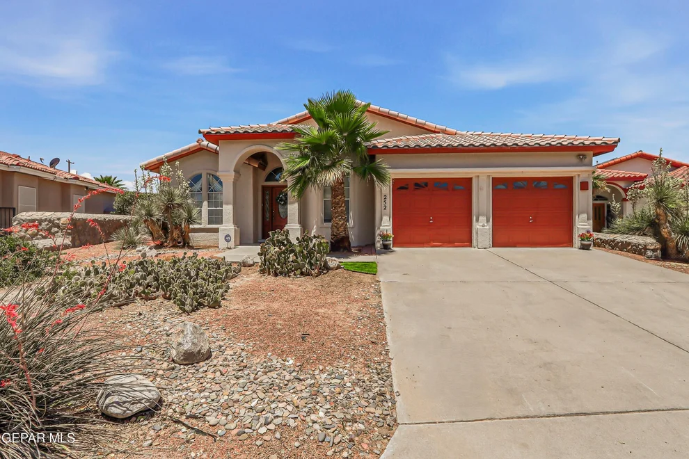 Unit for sale at 252 Avenida Mirador, Santa Teresa, NM 88008