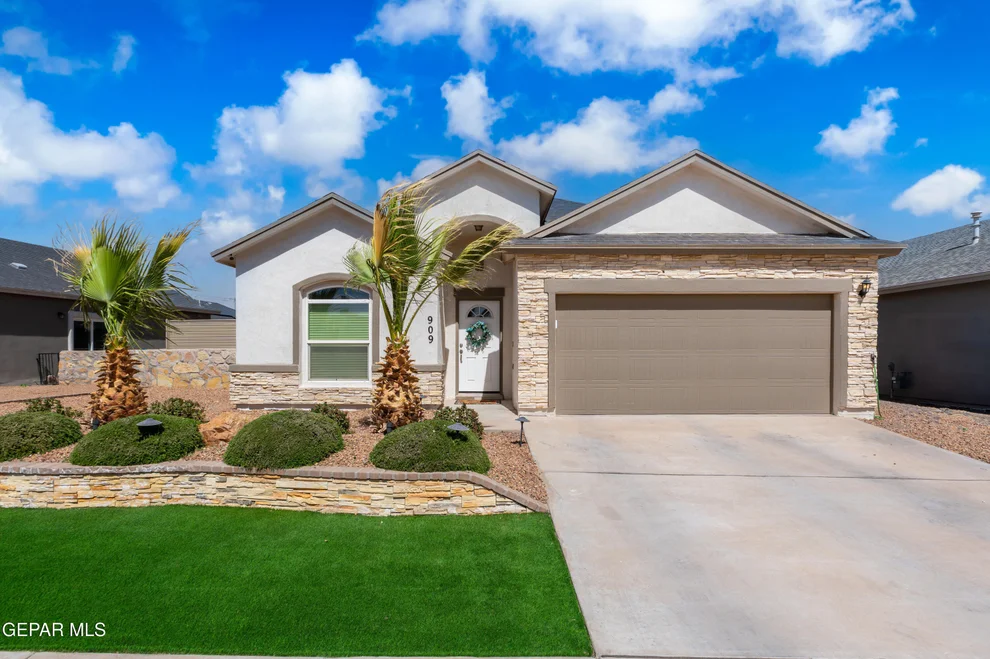 Unit for sale at 909 Jimson Weed Drive, Socorro, TX 79927