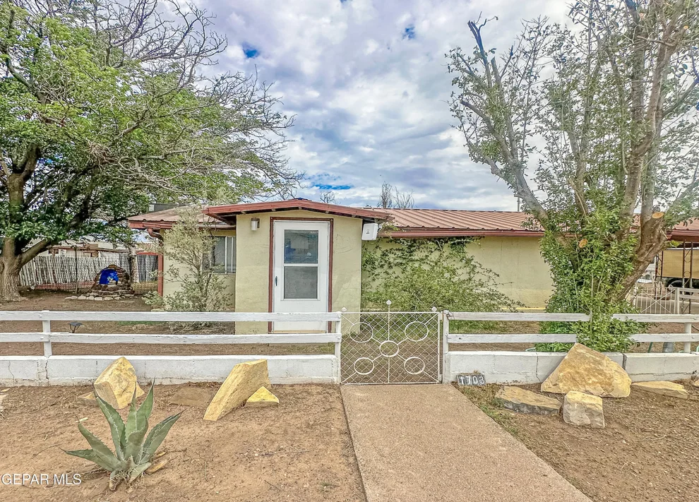 Unit for sale at 1703 E Gallego Avenue, Alpine, TX 99999