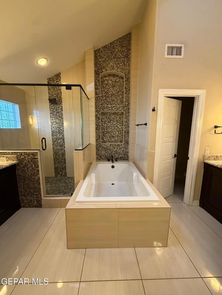 Unit for sale at 855 ROUND OAK, El Paso, TX 79928