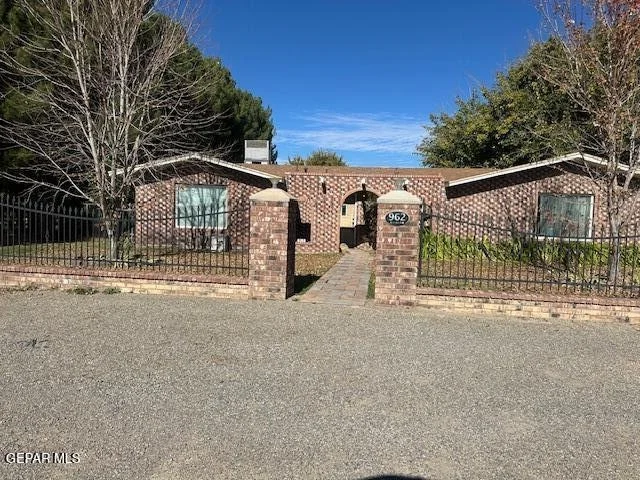 Unit for sale at 962 Aliyah Road, Las Cruces, NM 88007
