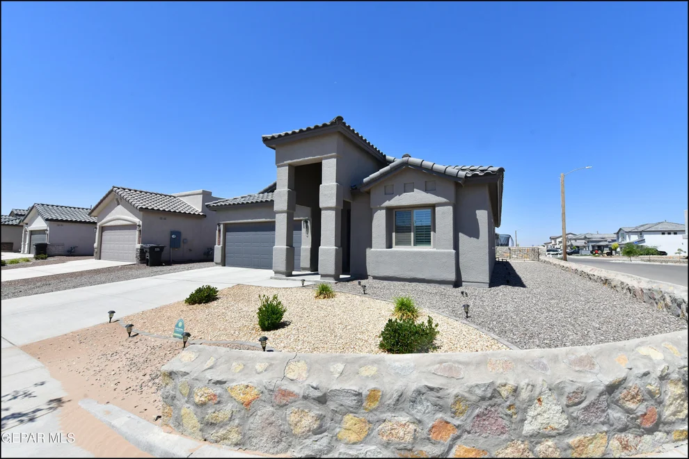 Unit for sale at 975 BICKNOR Place, El Paso, TX 79928