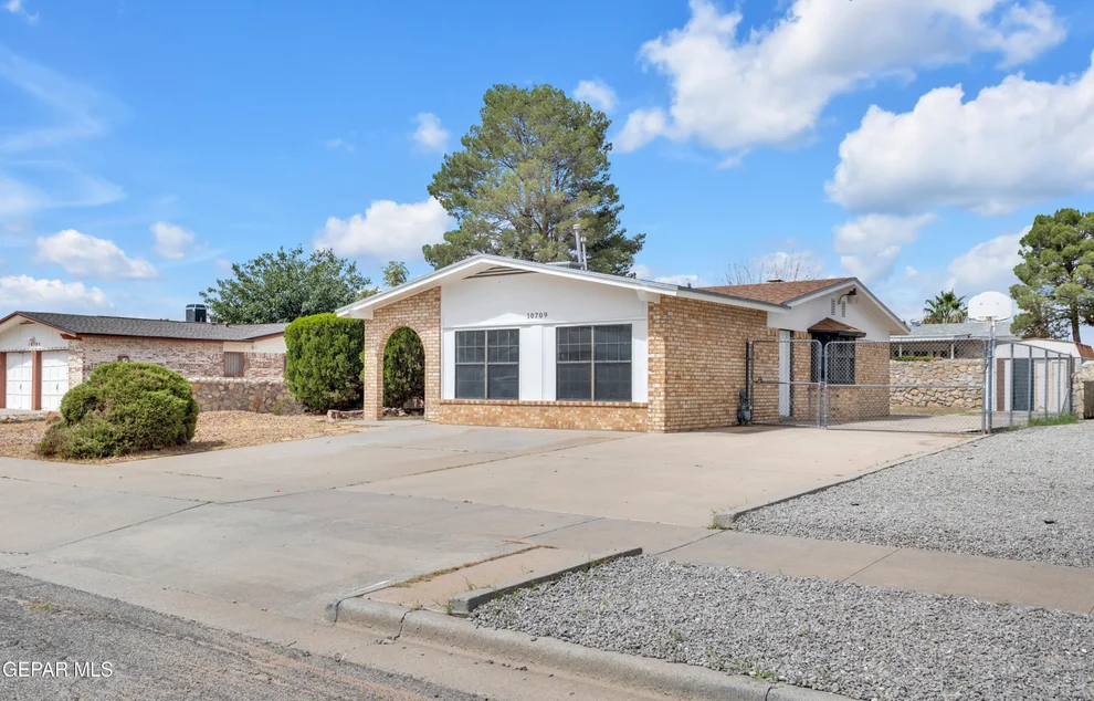 Unit for sale at 10709 miller barber Drive, El Paso, TX 79935