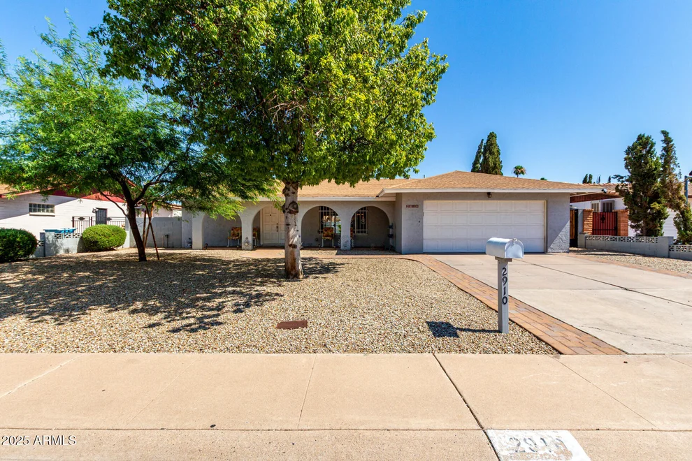Unit for sale at 2910 W CACTUS WREN Drive, Phoenix, AZ 85051