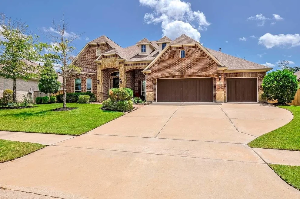 Unit for sale at 515 Mill Creek Road, Pinehurst, TX 77362