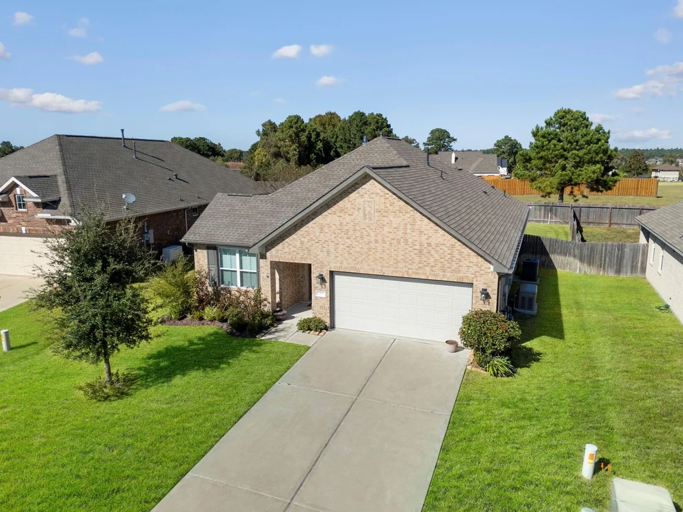 Unit for sale at 19065 Villa Lane, Montgomery, TX 77356