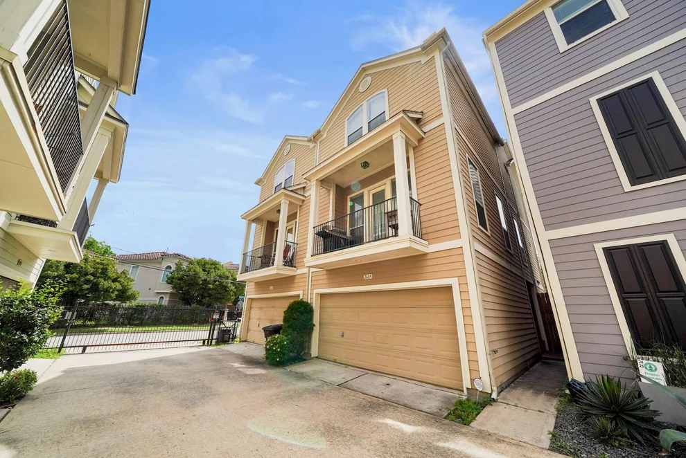 Unit for sale at 2605 Link Road, Houston, TX 77009