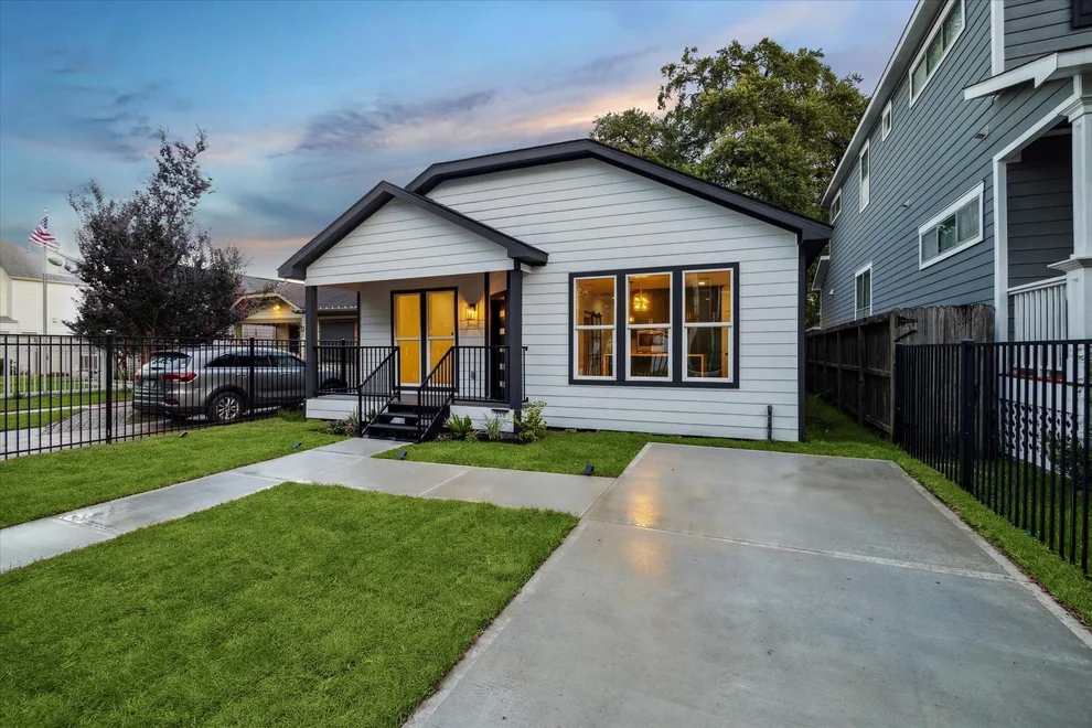 Unit for sale at 318 W 24th Street, Houston, TX 77008
