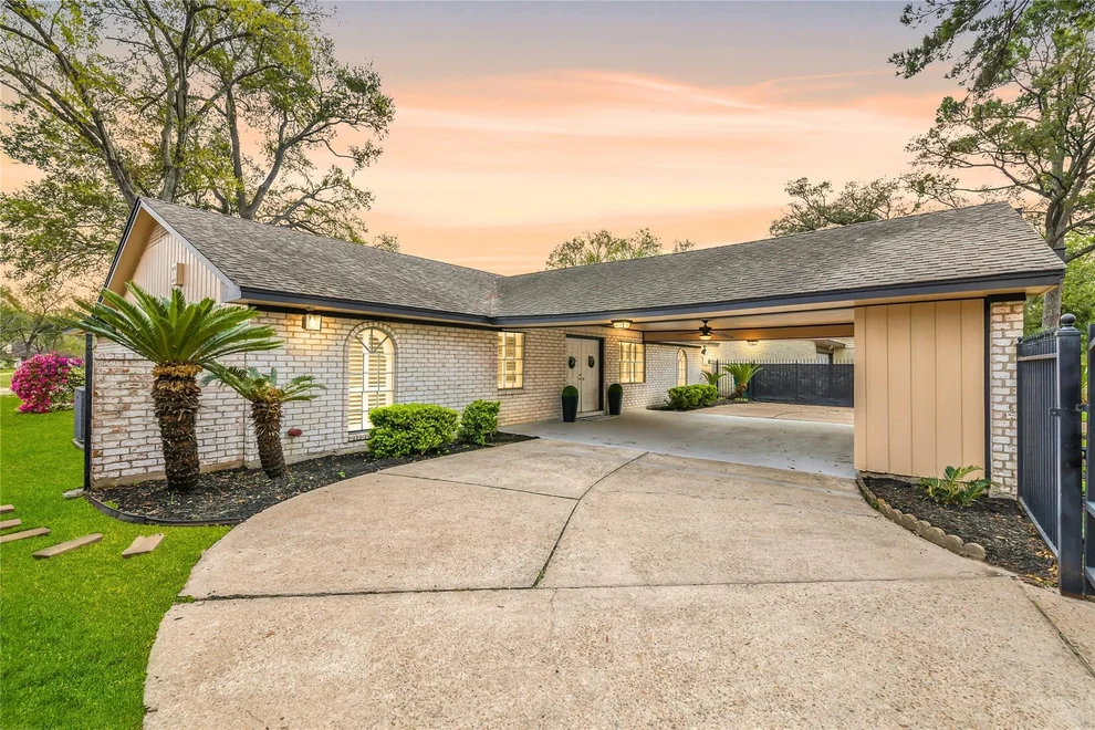 Unit for sale at 7522 Deep Forest Drive, Houston, TX 77088
