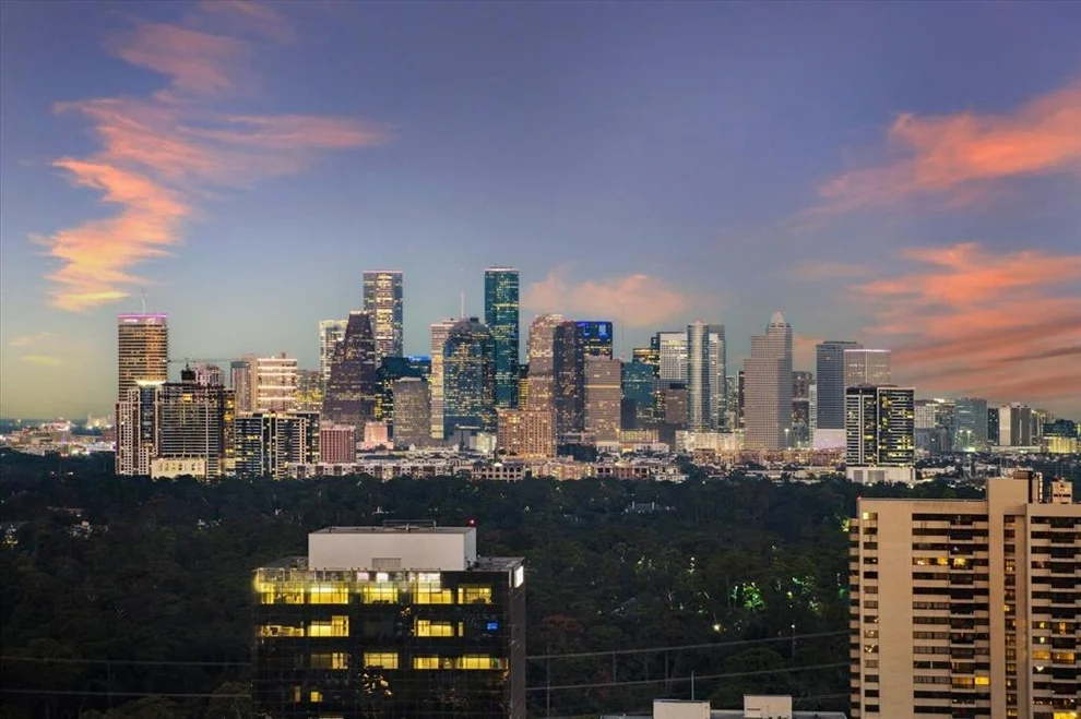 Unit for sale at 1275 S Post Oak Lane, Houston, TX 77056