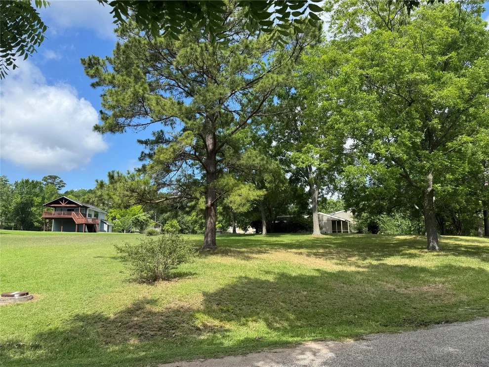 Unit for sale at 35 Imperial Circle, Coldspring, TX 77331
