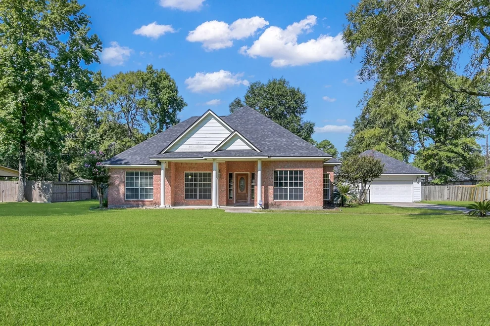Unit for sale at 411 Monarch Oak Drive, Magnolia, TX 77354