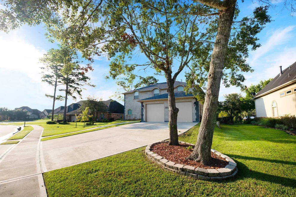 Unit for sale at 419 Old Orchard Drive, Dickinson, TX 77539