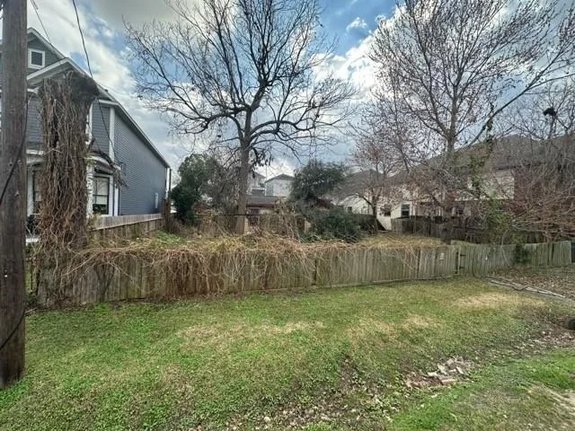 Unit for sale at 1418 W 24th Street, Houston, TX 77008