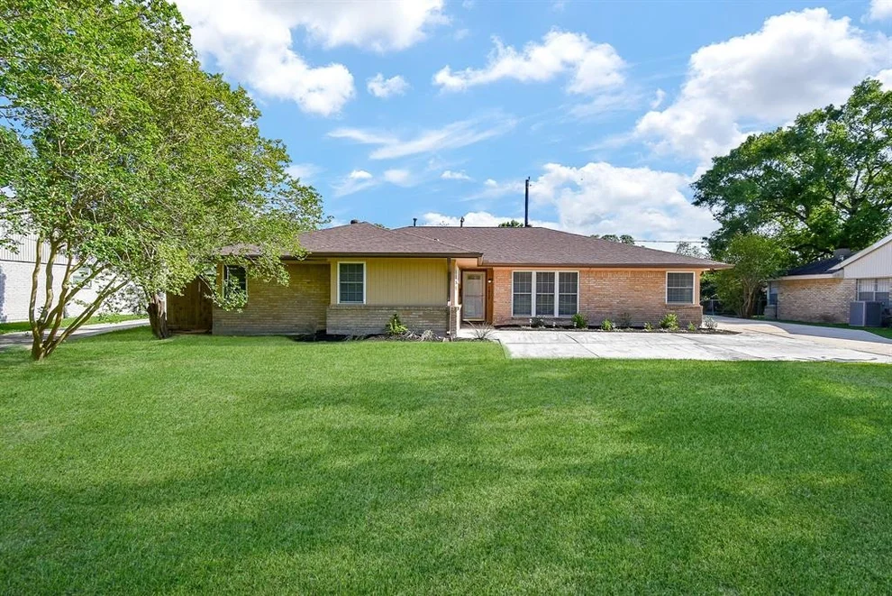 Unit for sale at 5419 Willowbend Boulevard, Houston, TX 77096