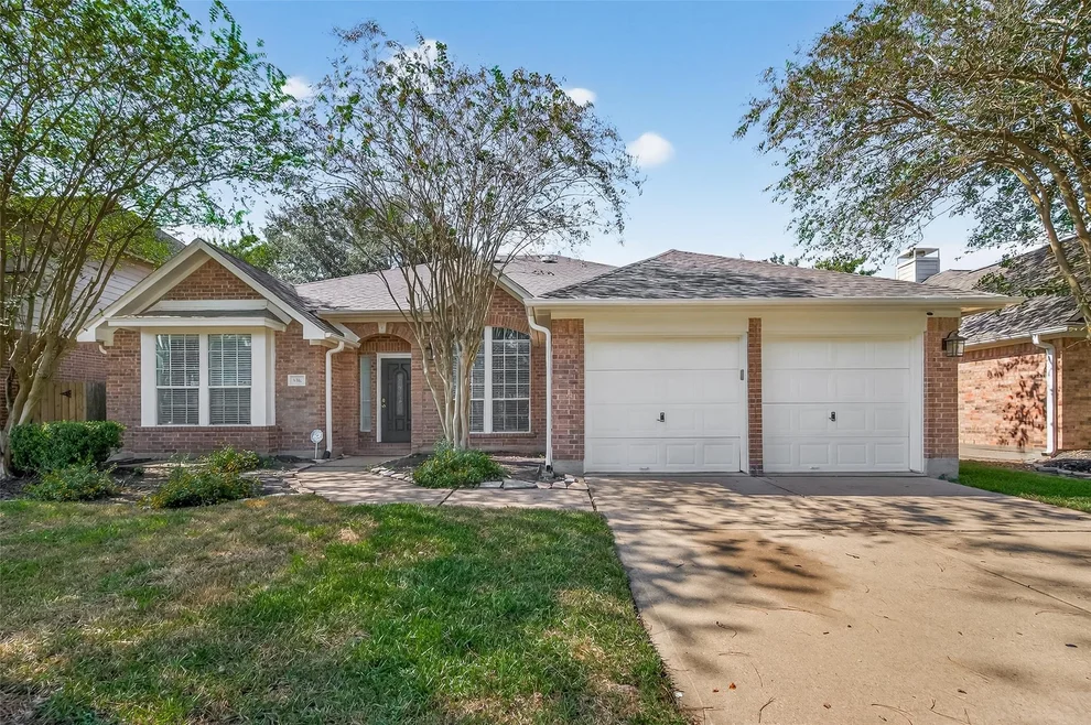 Unit for sale at 3310 E Overdale Drive, Pearland, TX 77584