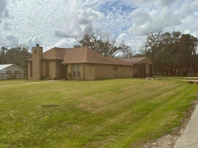 Unit for sale at 625 County Road 698, Angleton, TX 77515