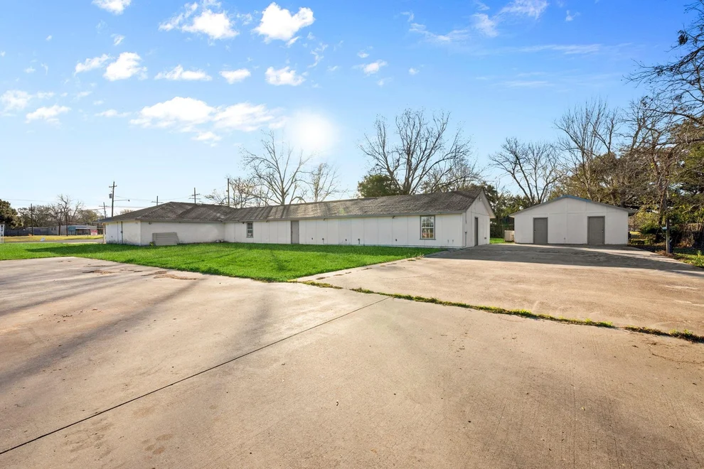 Unit for sale at 114 Main Street, Hull, TX 77564