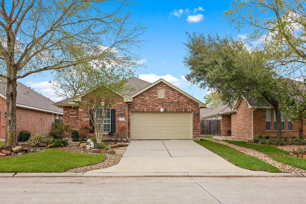 Unit for sale at 50 S Dylanshire Circle, Conroe, TX 77384