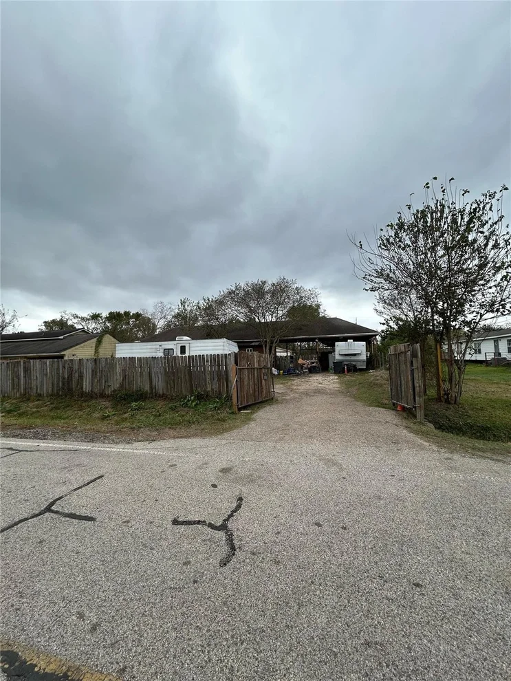 Unit for sale at 11231 E Jacinto Drive, Houston, TX 77044