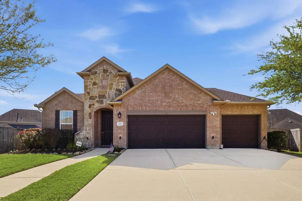 Unit for sale at 1907 Gianna Bella Court, Pearland, TX 77089