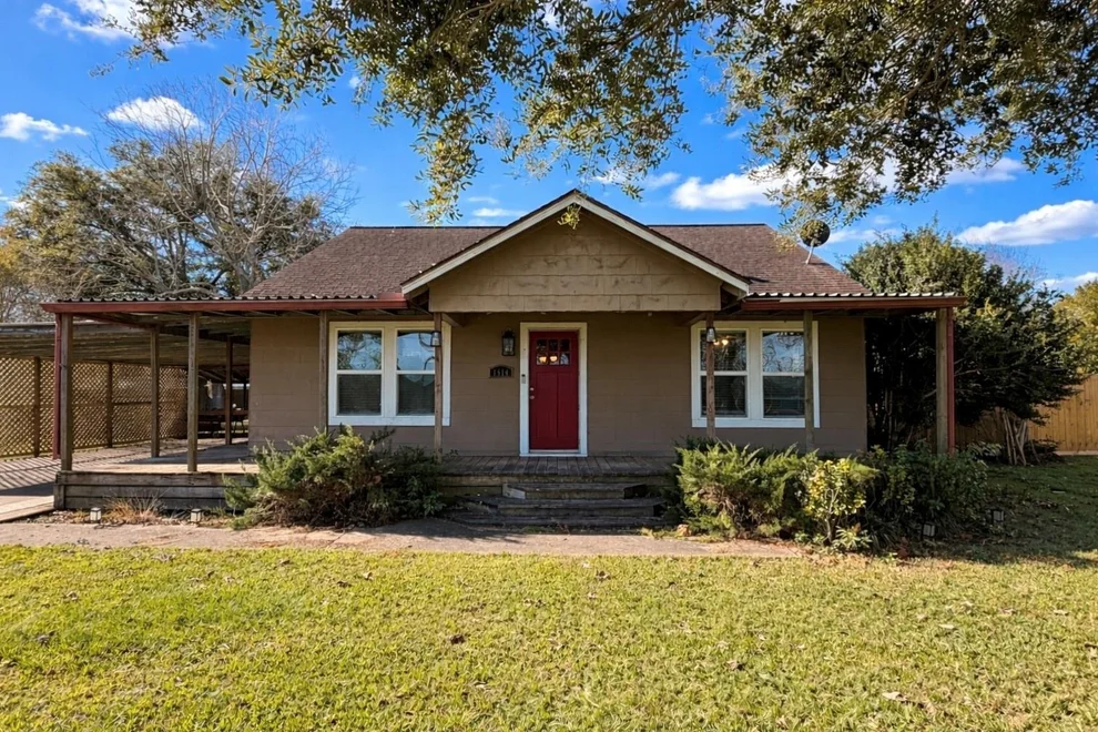 Unit for sale at 1514 Avenue F, Danbury, TX 77534