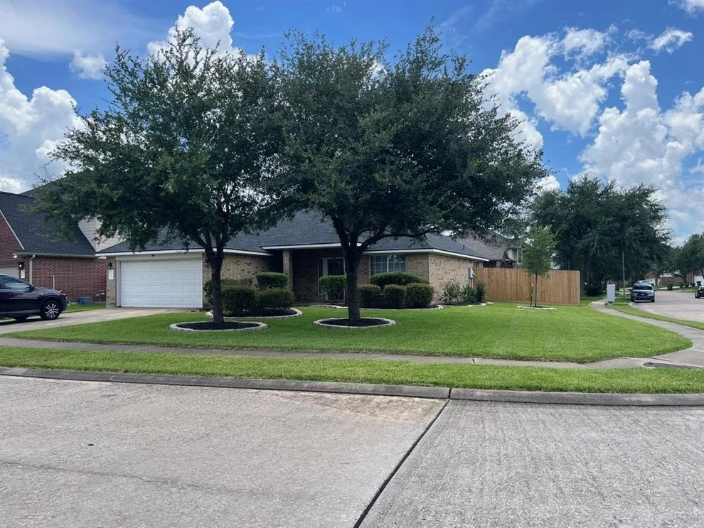 Unit for sale at 12610 Bethany Bay Drive, Pearland, TX 77584