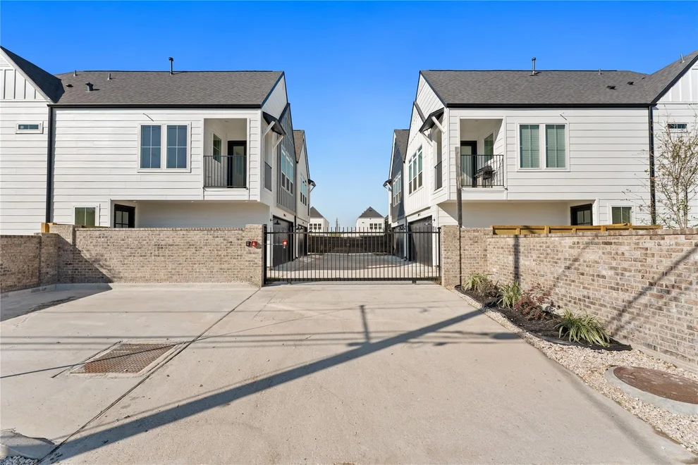 Unit for sale at 3105 Jensen Dr, Houston, TX 77026