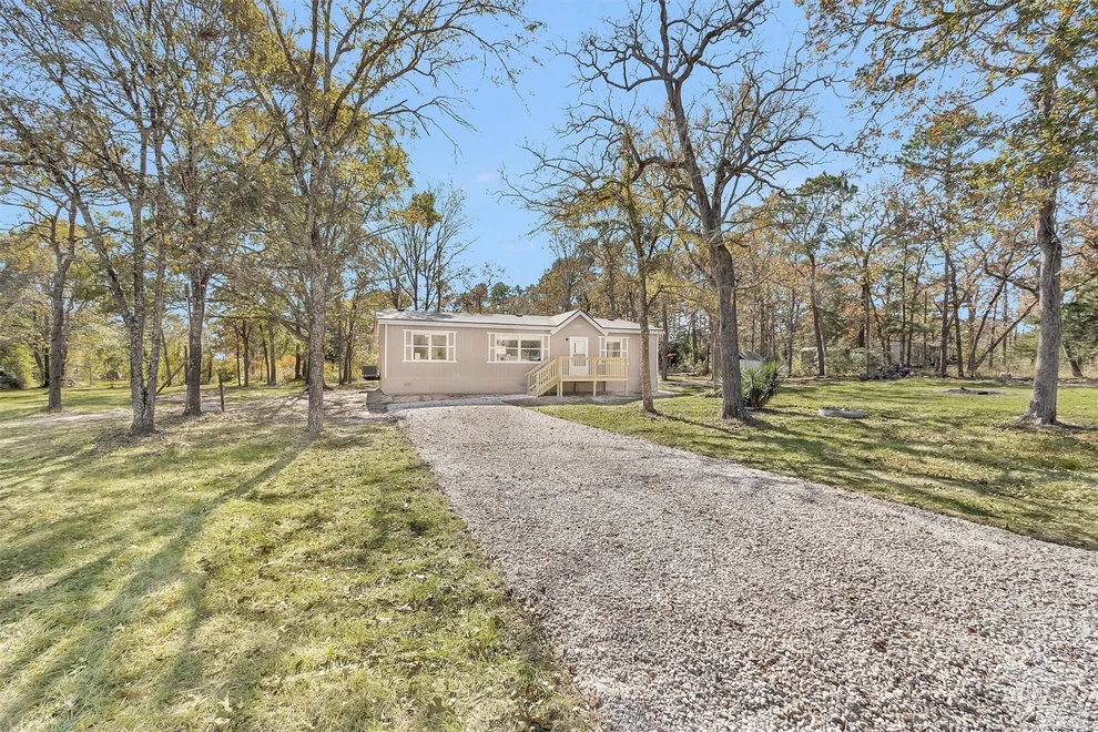 Unit for sale at 32 E Lake Road, Huntsville, TX 77320