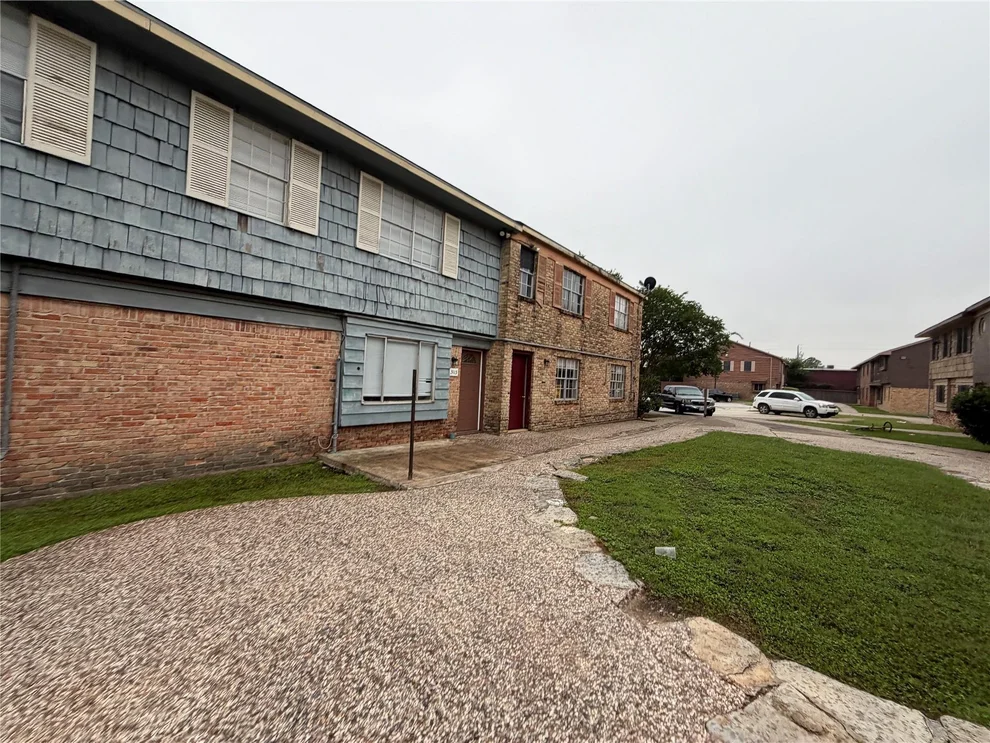 Unit for sale at 3114 Falk Court, La Porte, TX 77571