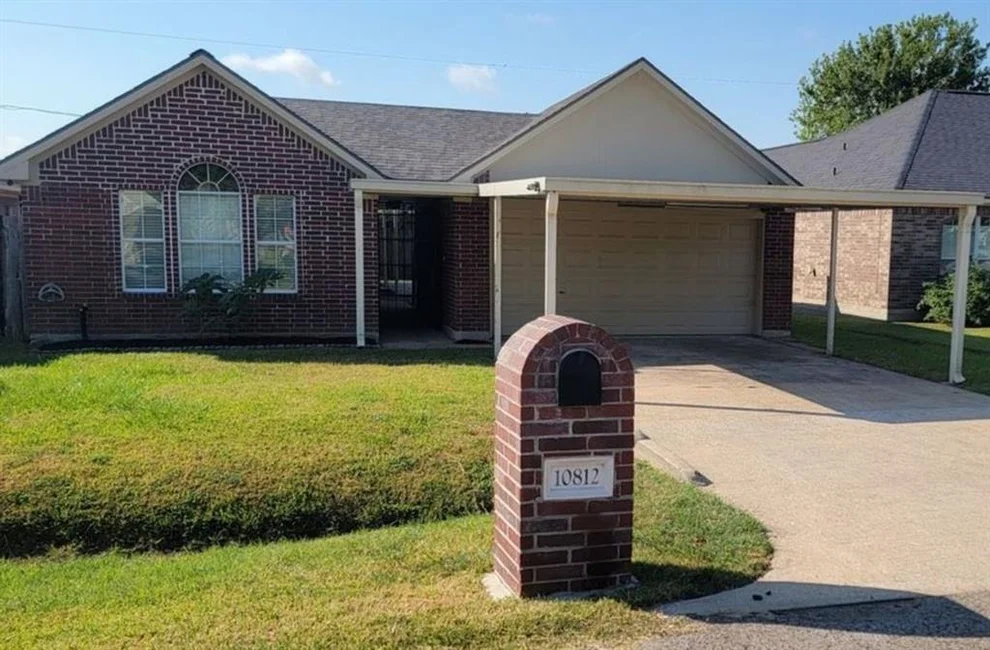 Unit for sale at 10812 Deaf Smith Street, La Porte, TX 77571