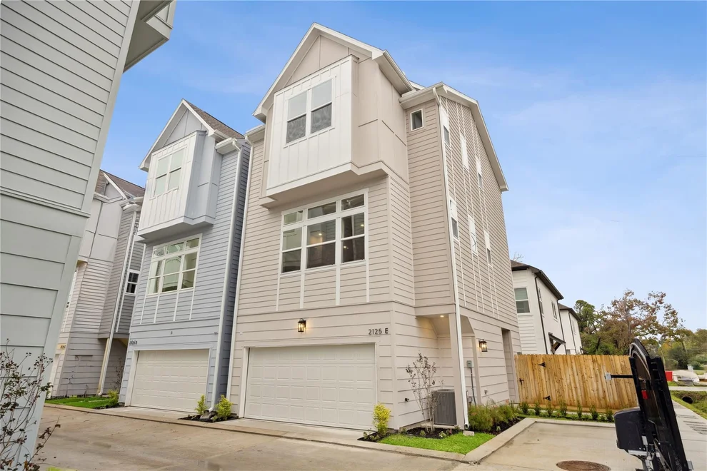 Unit for sale at 2121 Hoskins Drive, Houston, TX 77080