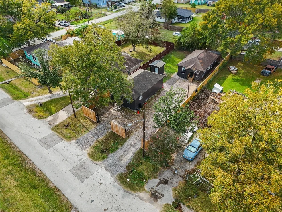 Unit for sale at 4611 W Hunting Street, Houston, TX 77026