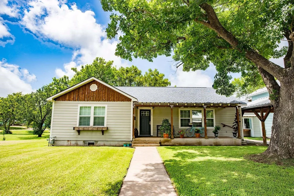 Unit for sale at 107 Duson Avenue, Palacios, TX 77465