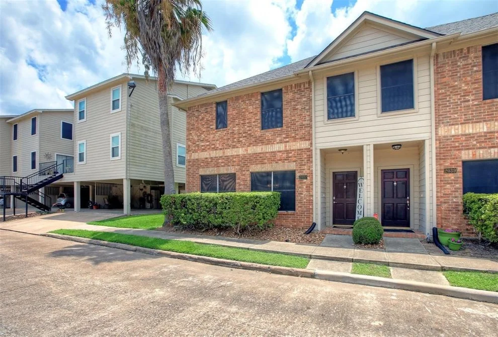 Unit for sale at 2037 Glencove Drive, Seabrook, TX 77586