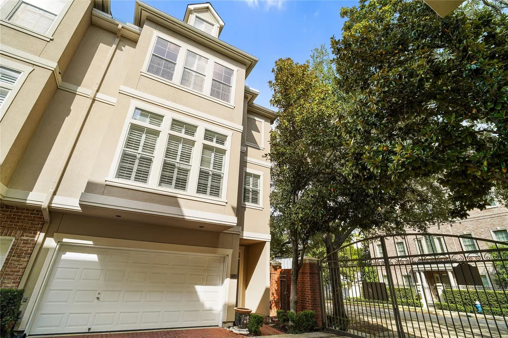 Unit for sale at 2150 Bancroft Street, Houston, TX 77027
