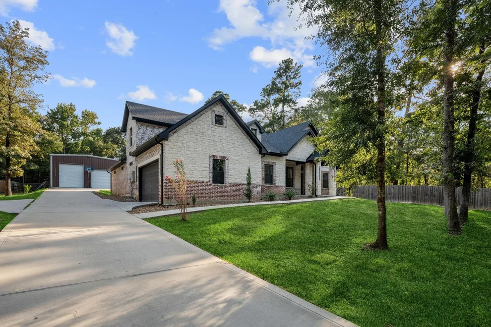 Unit for sale at 19691 Village Forest Drive, Montgomery, TX 77356