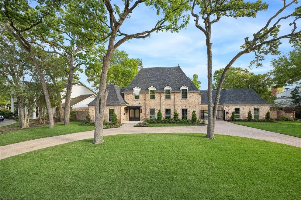Unit for sale at 620 Stoneleigh Drive, Houston, TX 77079
